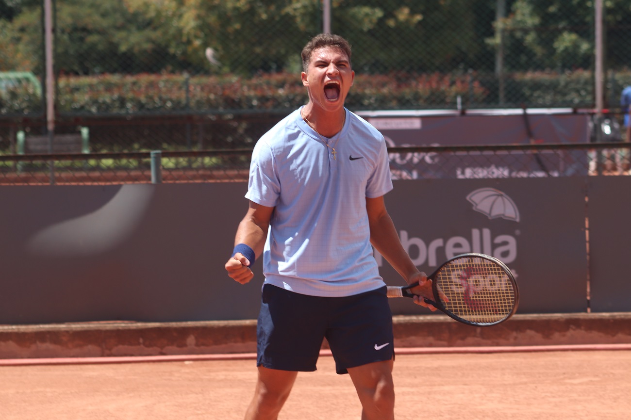 ALEJANDRO HOYOS (1).JPG (234 KB)