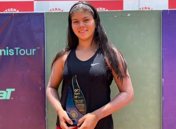 maria paula vargas campeona peru 2.jpg (68 KB)