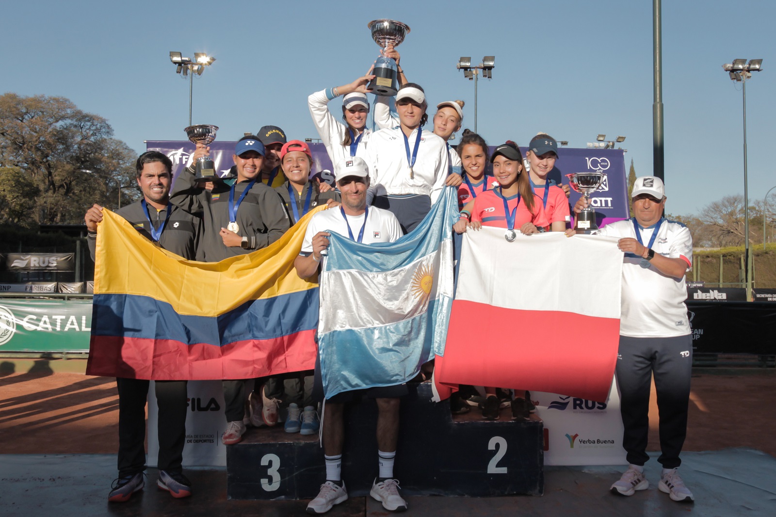 Premiación Femenino Sudamericano Sub 16.jpg (418 KB)