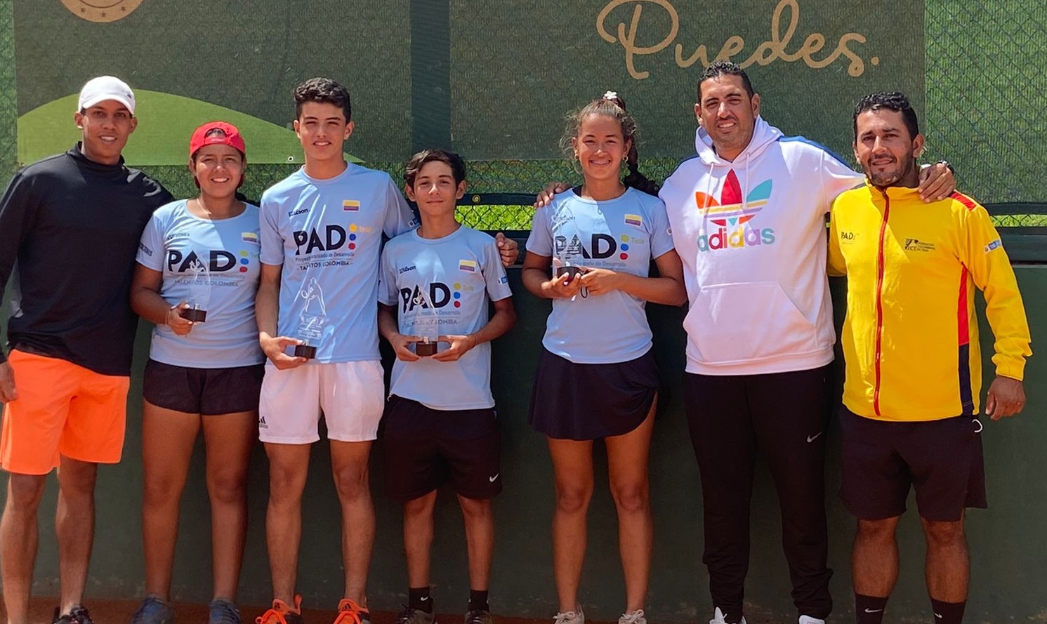 colombianos campeones Patuju Junior Open.jpeg (381 KB)