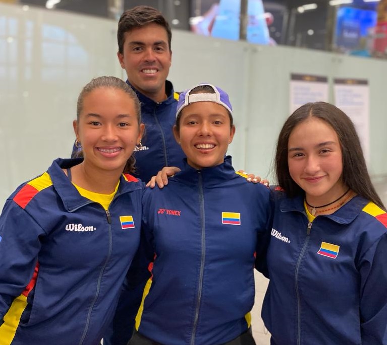 Equipo femenino viaje Serbia.jpeg (123 KB)