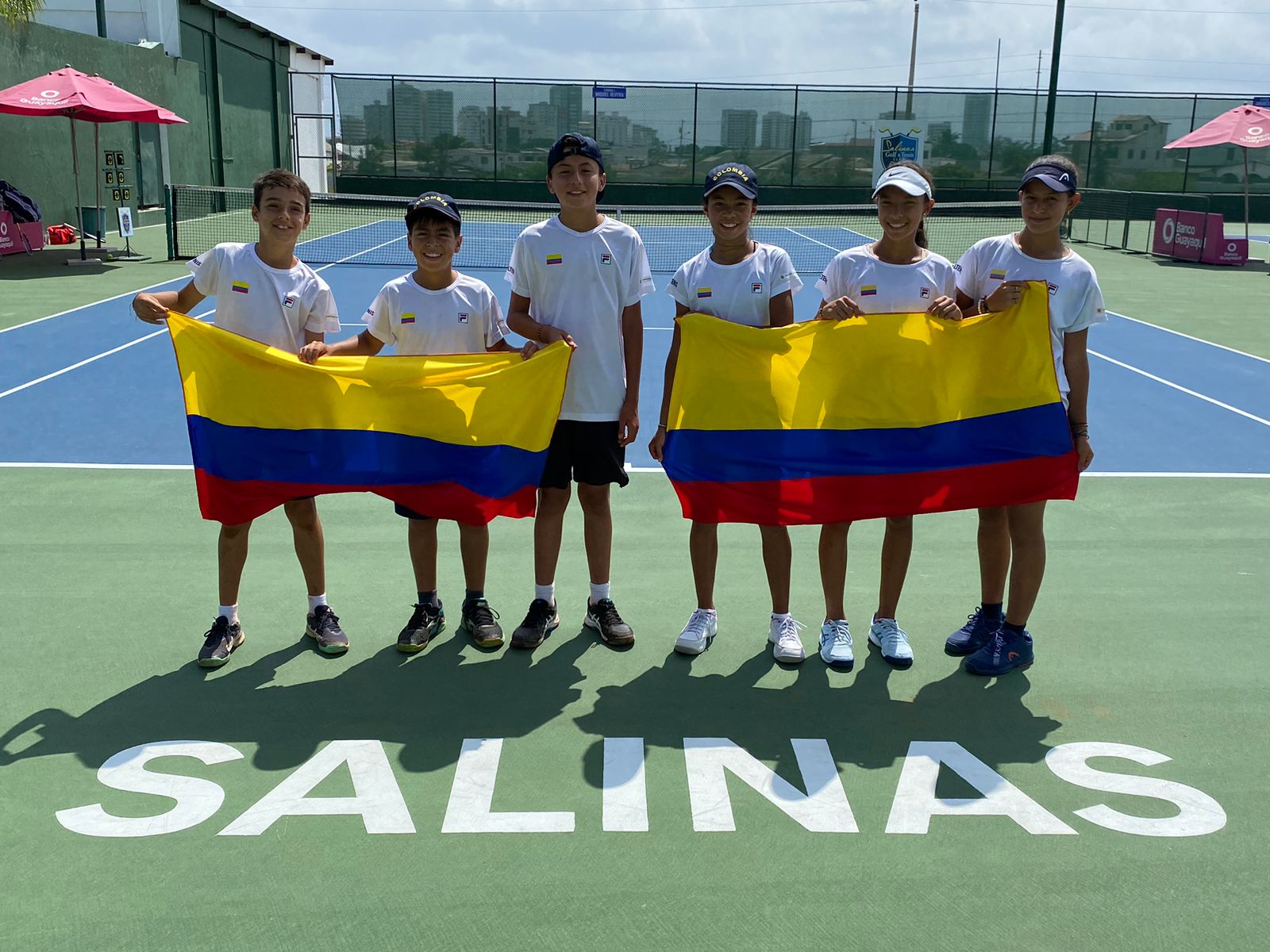 Equipo Colombia 12 años Salinas.jpeg (273 KB)
