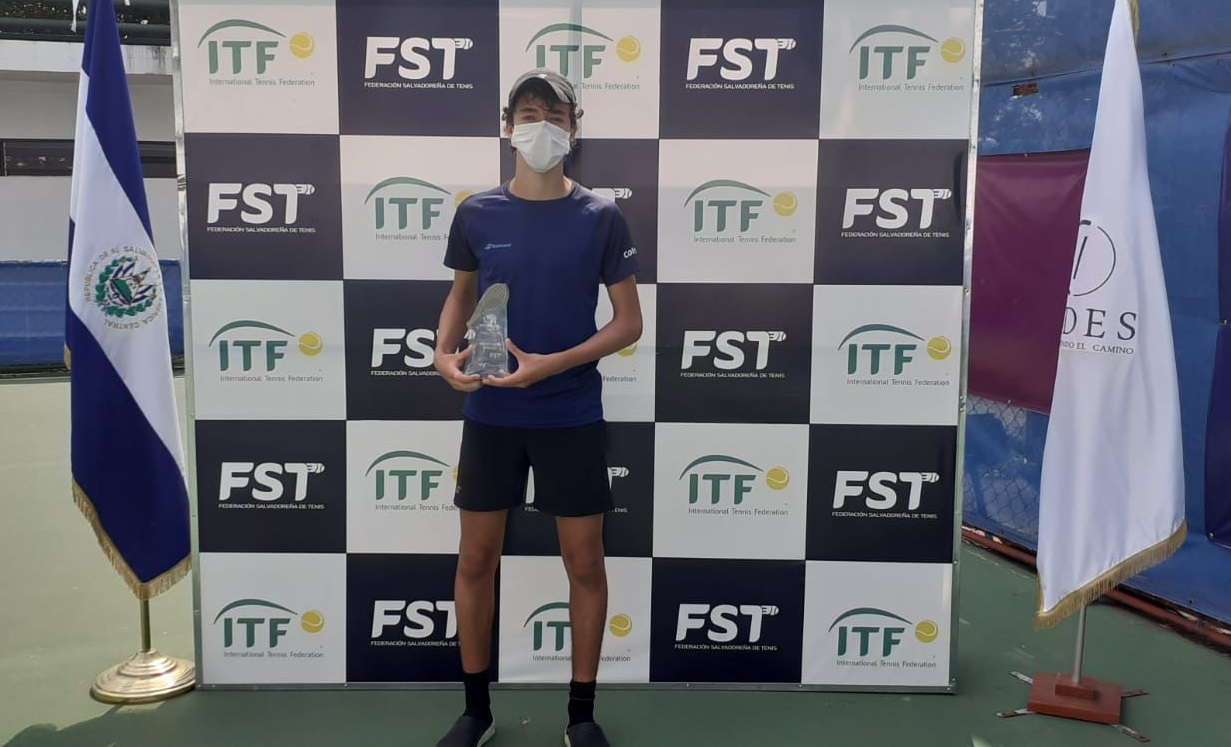 Alejandro Arcila - Campeón J4 Santa Tecla.jpeg (202 KB)