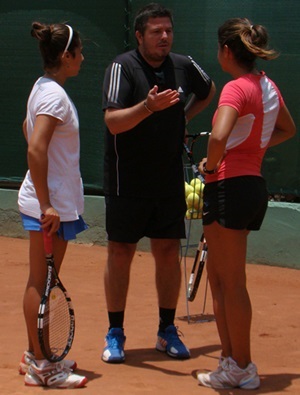 https://www.fedecoltenis.com/userfiles/debrixfotocampamentocosat.jpg